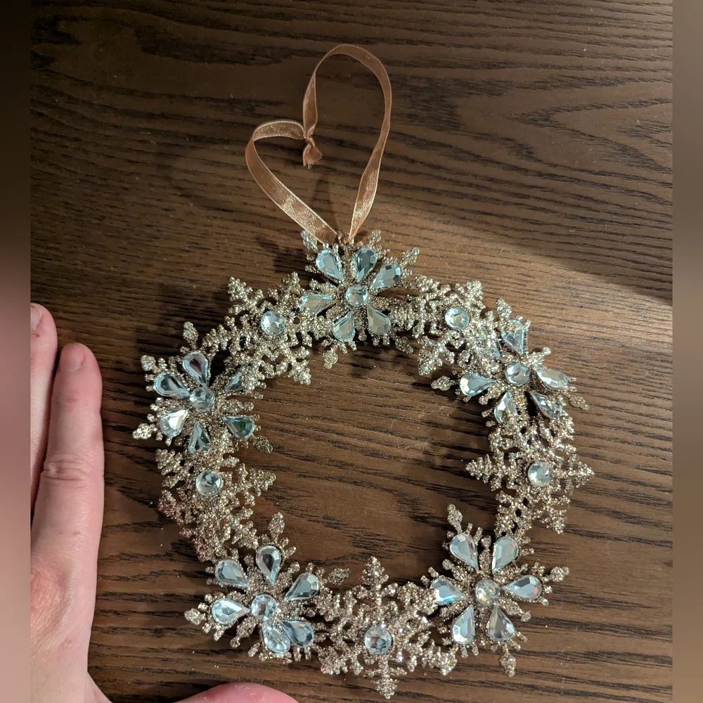 Elegant Snowflake Holiday Wreath